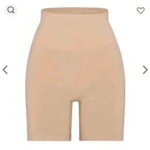 Skims Clay Soft Soothing Seamless Sculpting Mid Thigh Shorts Size S/M